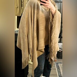 NWOT Super Soft Shiraleah Poncho